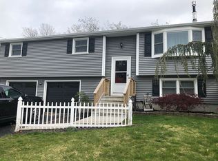 27 Longfellow Dr, Coventry, RI 02816