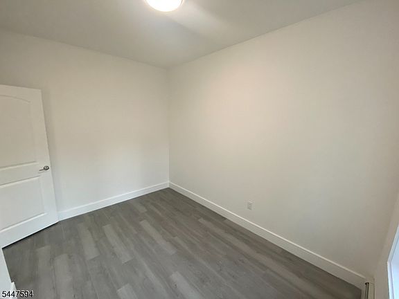 5th image of 14 Jackson St