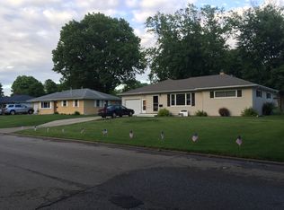 1075 S Hill Dr, Waterloo, IA 50701