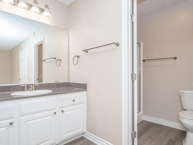 Raintree Apartment Homes — Photo 40