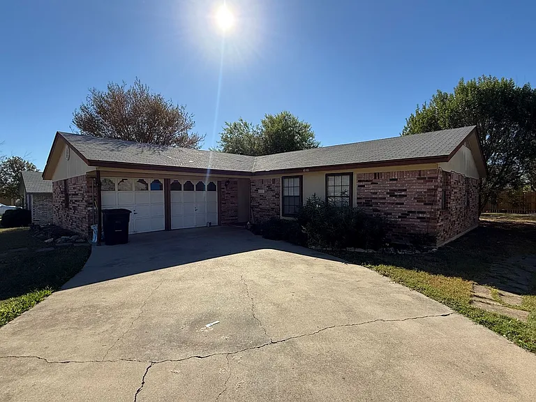 4508 Tanglewood Cir — Photo 1