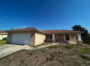 2027 NE 40th St, Cape Coral, FL 33909