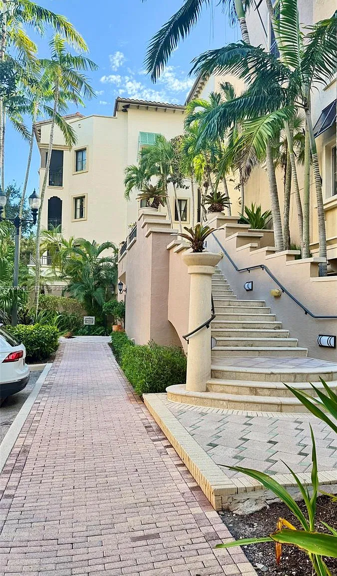 Villa Alhambra Condo — Photo 2