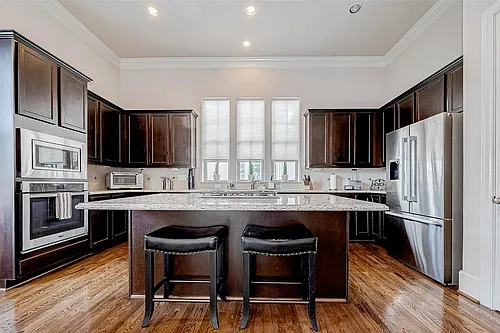 2524 Sherwin St Photo 1
