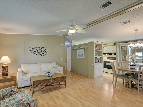 5th image of 1070 Manila Dr