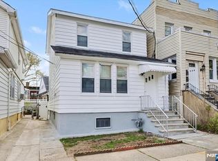 222 Riverview Pl, Cliffside Park, NJ 07010