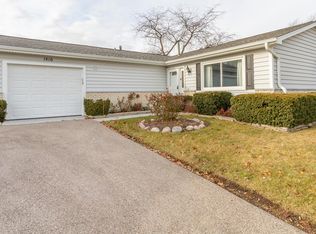 1416 Westbury Dr, Hoffman Estates, IL 60192