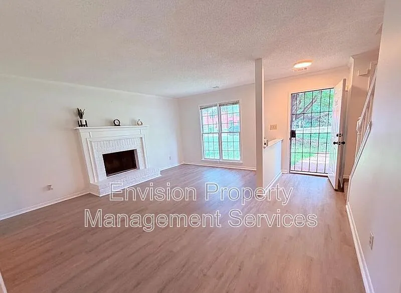 2 bed, 2.5 bath, 1160 sqft, $1,495 — Photo 4