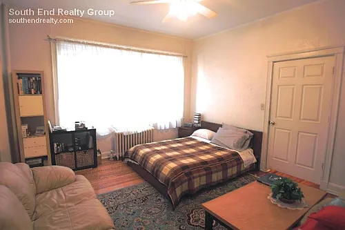 125 Peterborough St Photo 1