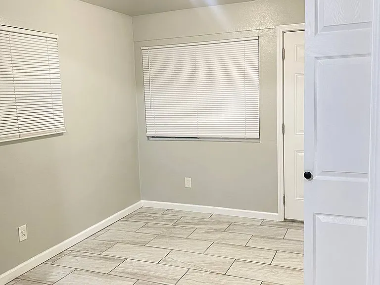 205 N Park St — Photo 3