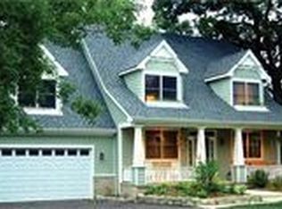 332 N Pleasant Rd, Lake Zurich, IL 60047