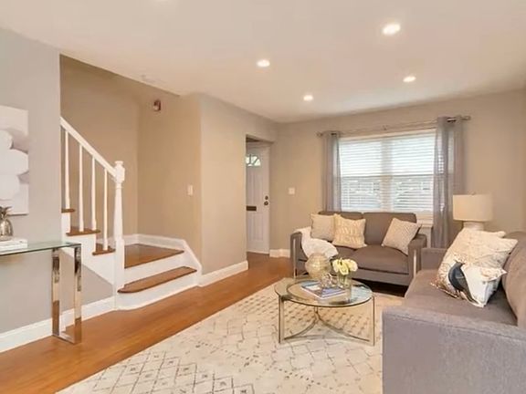 3rd image of 157 Knickerbocker Rd