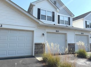 810 Woodewind Dr #810, Naperville, IL 60563