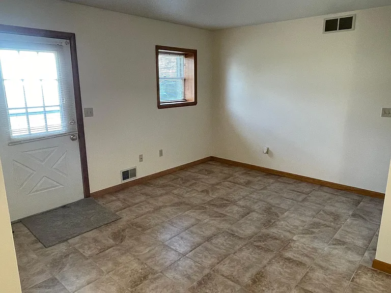 105 Linwood Dr #2 — Photo 2