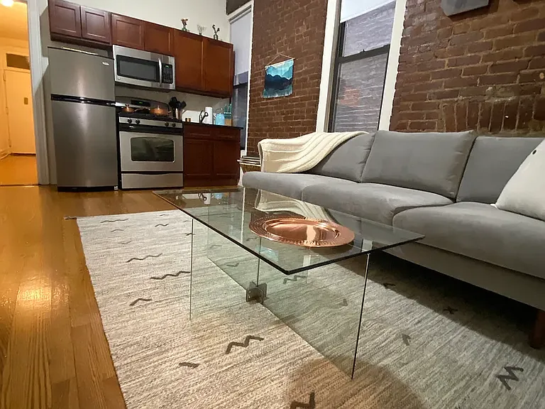 211 E 14th St #4 — Photo 10