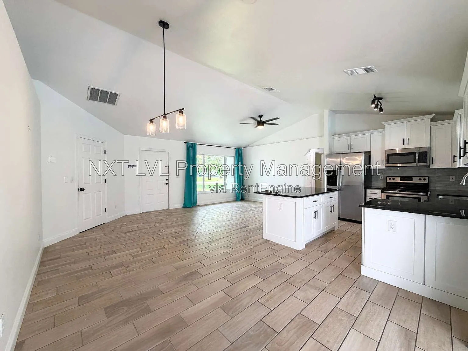 3 bed, 2.0 bath, 1306 sqft, $2,395 — Photo 3