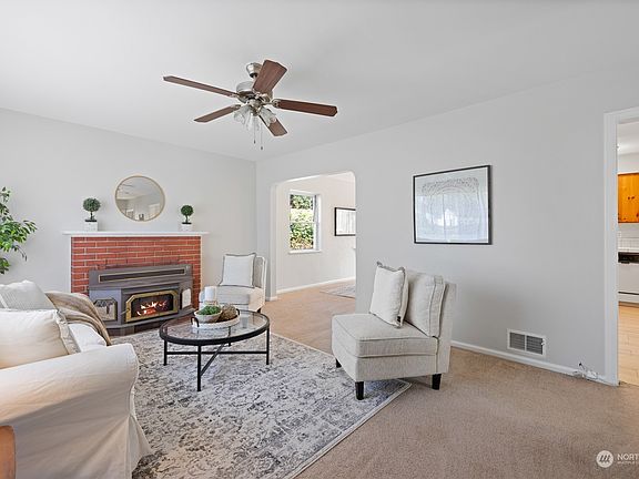 3rd image of 33 Oak Park Drive SW
