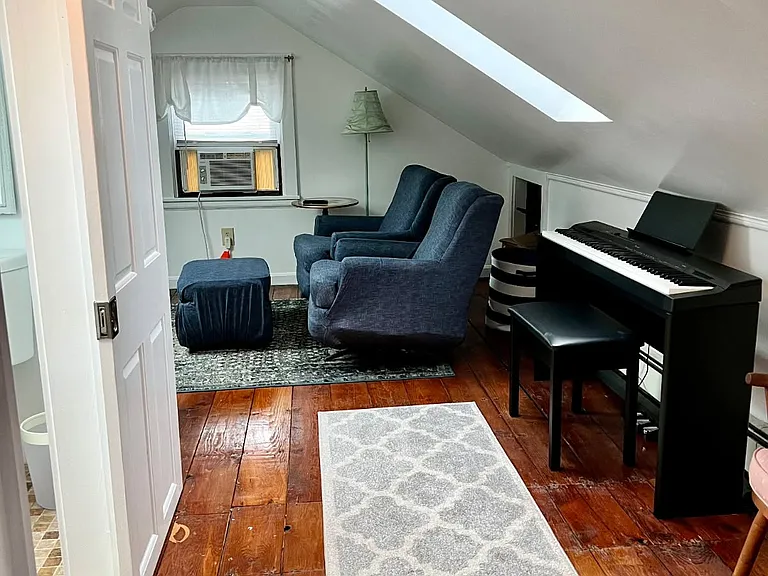 16 Florence Ave — Photo 15