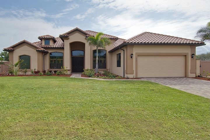1st image of 327 Woody Cir