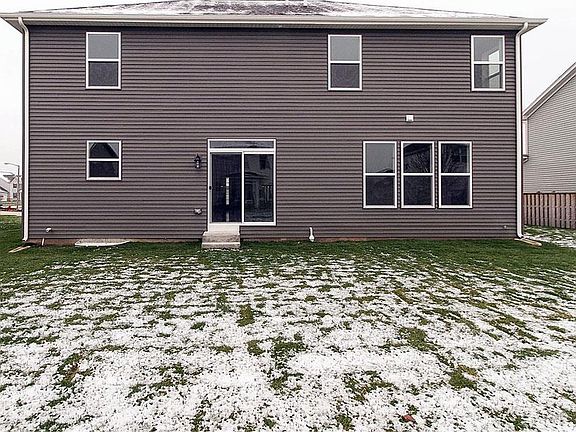 Located on 0077 in The Oaks At Churchill Club in Oswego, IL