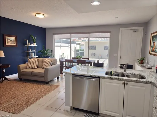 6112 Towncenter CIR, NAPLES, FL 34119