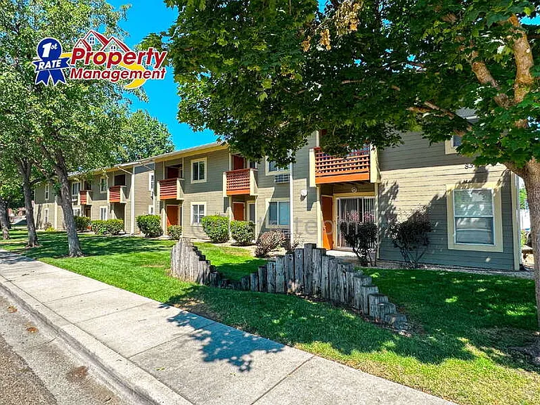 850 W Belmont St #208 — Photo 2