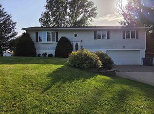 518 Acre St, Guttenberg, IA 52052