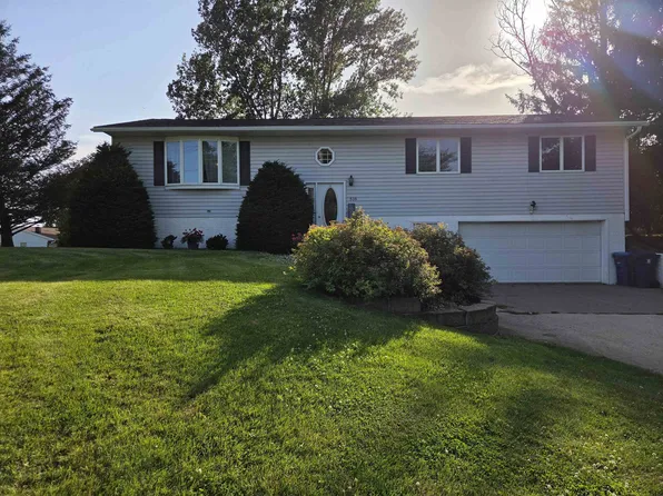518 Acre St, Guttenberg, IA 52052