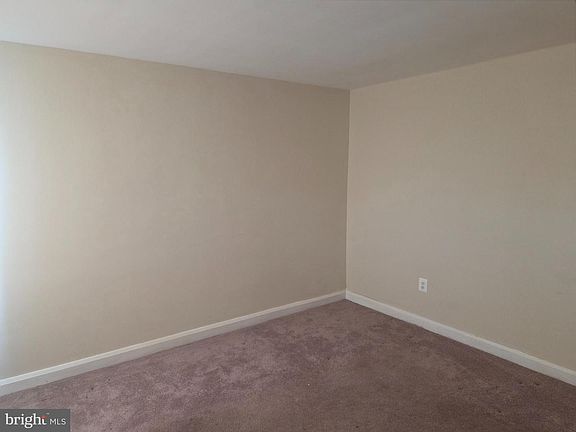 4th image of 4753 Homesdale Ave