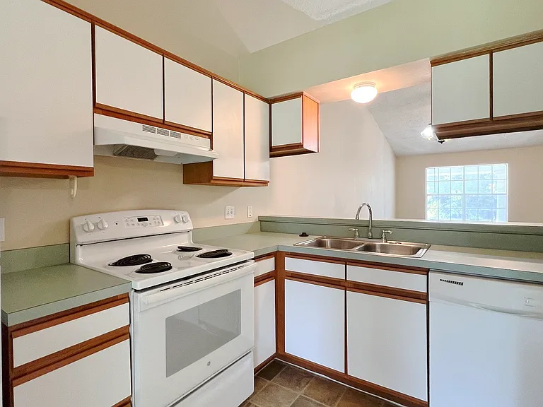 164 Reserve Cir #204-1 — Photo 6