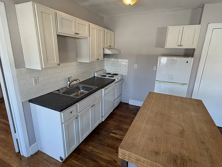 3713 Summit St #201 — Photo 9