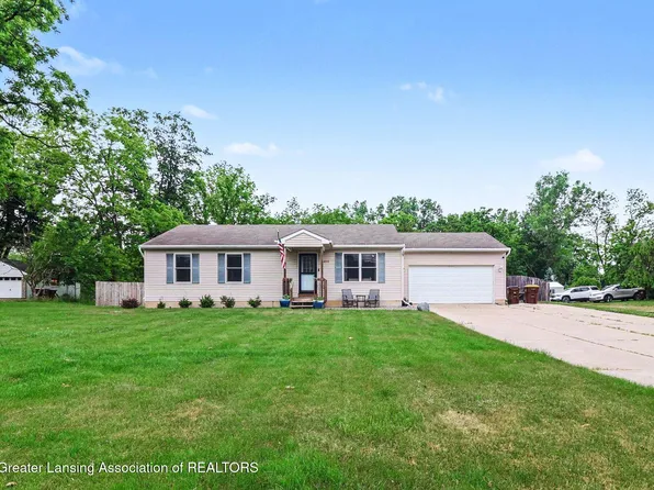 6820 Delta River Dr, Lansing, MI 48906