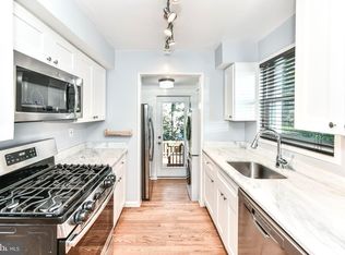 1028 S Edison St, Arlington, VA 22204