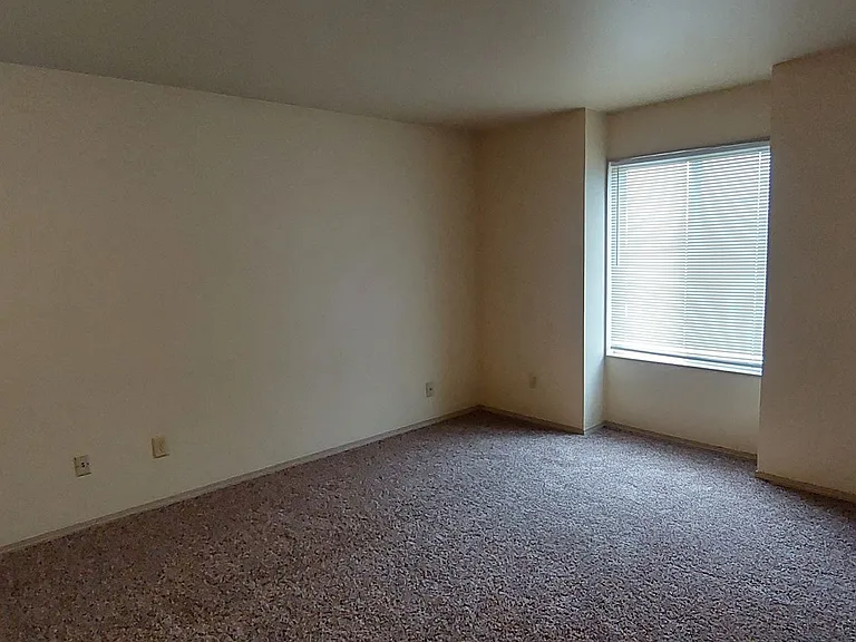 2114 and 2116 Woburn Street — Photo 17