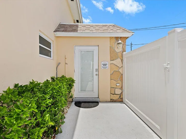 1905 Lake Worth Rd — Photo 13