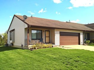 418 Clearwater Dr, Champaign, IL
