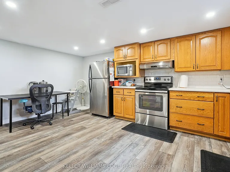13 Beaucourt Pl #LOWER — Photo 10