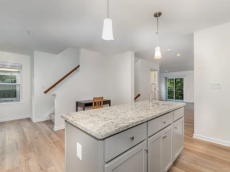 154 High Pointe Dr — Photo 8