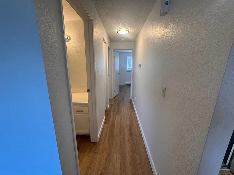 Stunning 2 Bed, 1 Bath w/ Laundry & AC in Lincoln Heights! — Photo 10