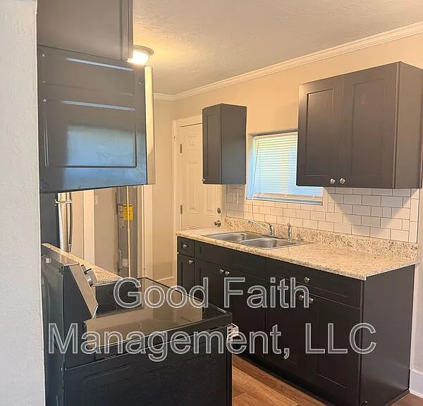 2247 Sullivan Rd — Photo 2