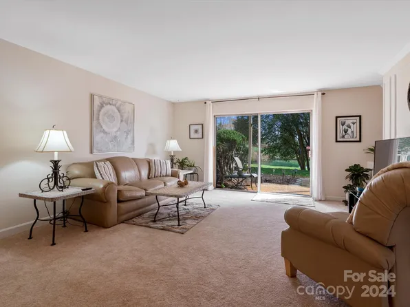 7107 Quail Meadow Ln, Charlotte, NC 28210