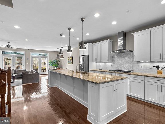 3rd image of 408 Uptown St