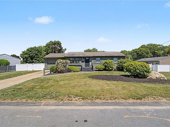 3rd image of 162 Larchmont Rd
