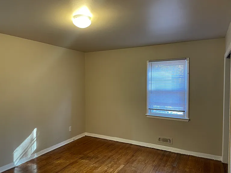 24 Grand Ave — Photo 10