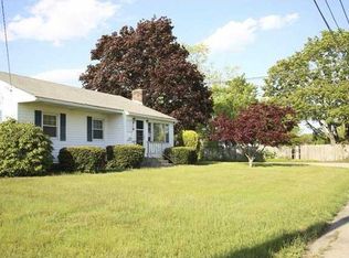 3 Commodore Ave, Warwick, RI 02888