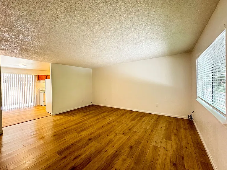 2148 Primrose Dr #1 — Photo 4