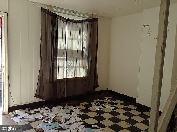 3rd image of 2927 W Clementine St