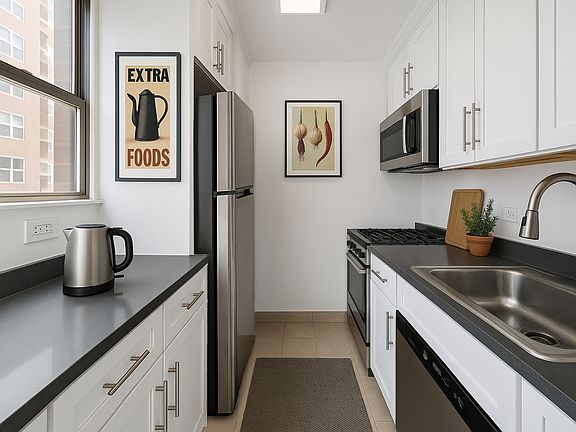 4th image of 330 W 56th St APT 4P