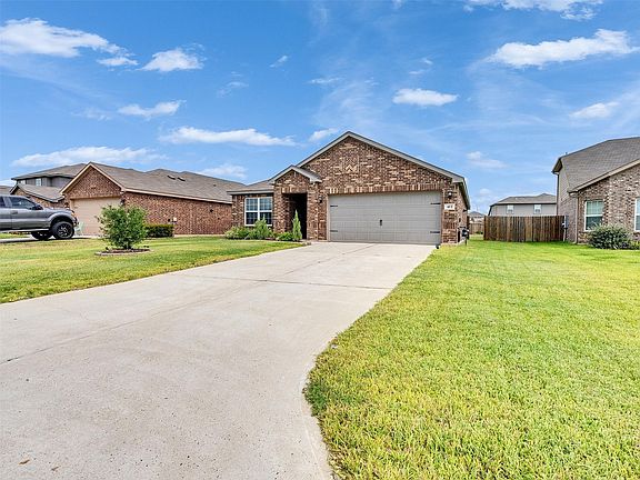 2nd image of 412 Maple Fawn Dr