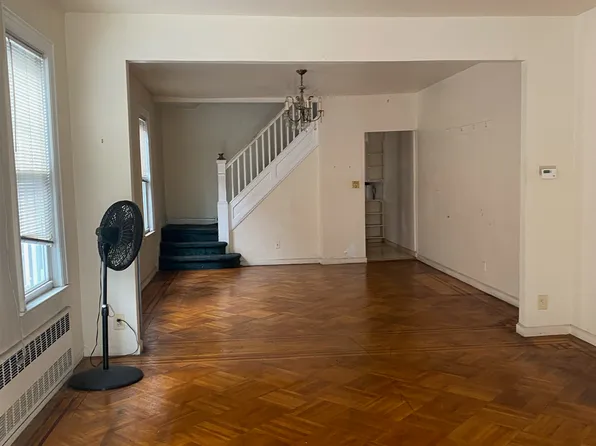 586 East 54th Street image 2 of 9